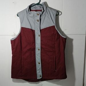 Magellan Outdoors Burgundy and Gray LADY Vest  NWT